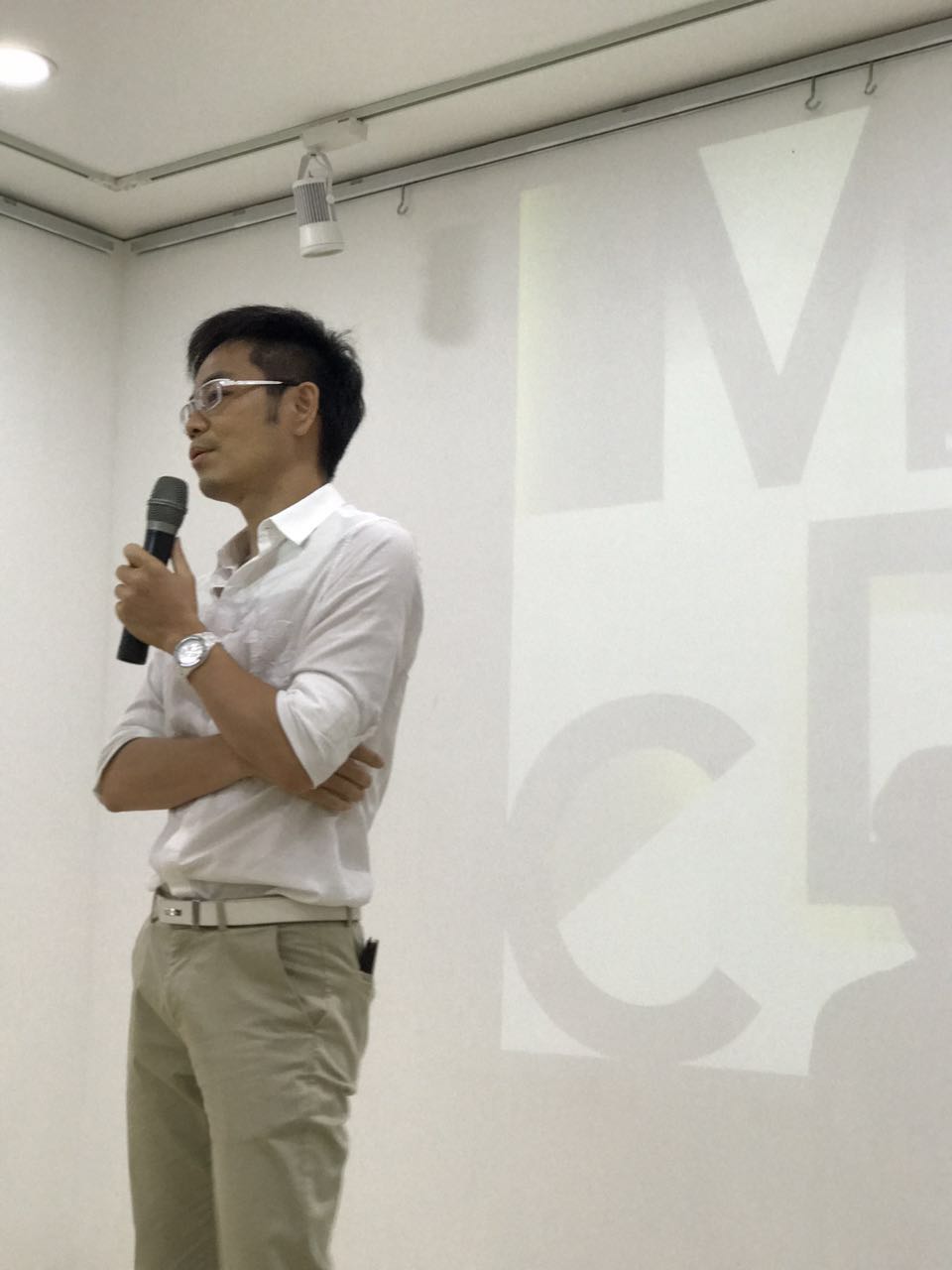 15 覃思在婆仔屋演講.jpg