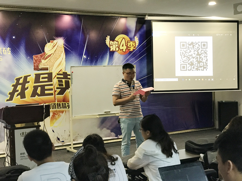 3 大唐合盛瓷磚營(yíng)銷(xiāo)中心副總經(jīng)理林偉榮致閉營(yíng)辭.jpg